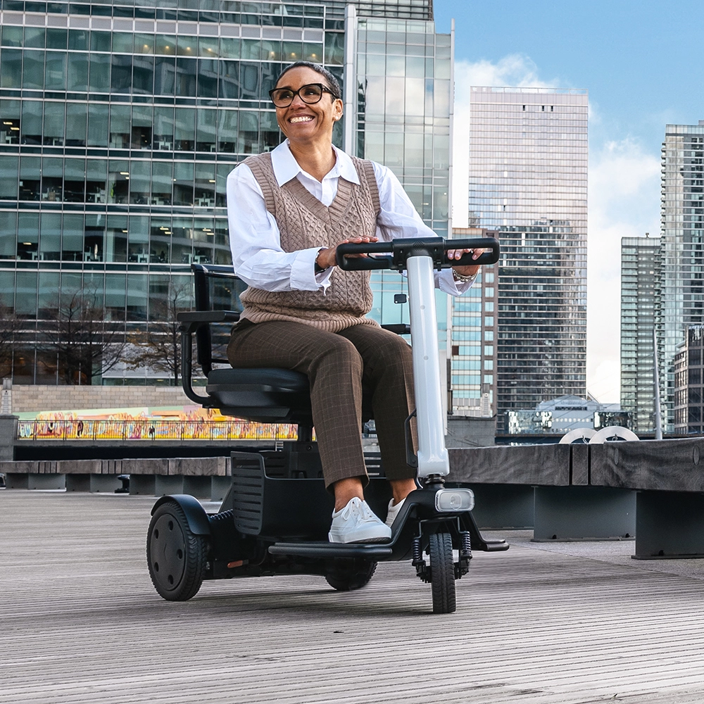 3-wheel mobility scooter with tight turning radius for indoor and outdoor use