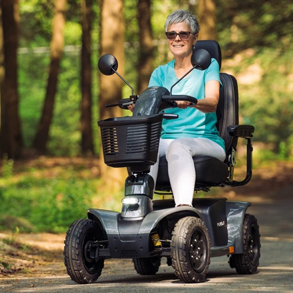 4-wheel mobility scooter with maximum stability for outdoor use